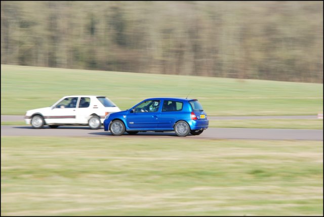 Clio_2_RS_205GTi_02