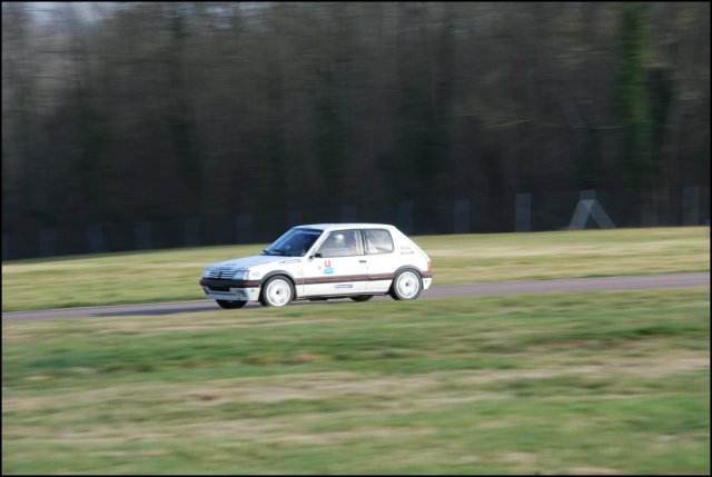 Peugeot205GTi_03